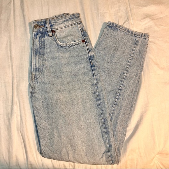 ZARA RELAXED FIT HIGHWAISTED JEANS - Picture 1 of 5